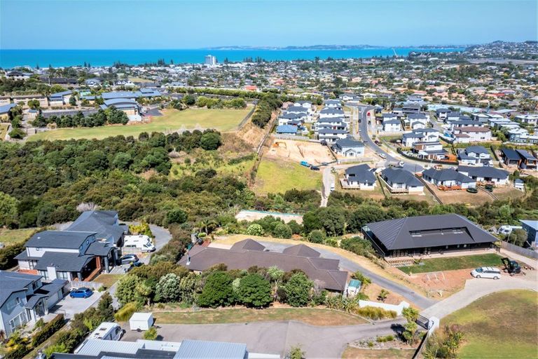 Photo of property in 35 Bayview Park Lane, Orewa, 0931