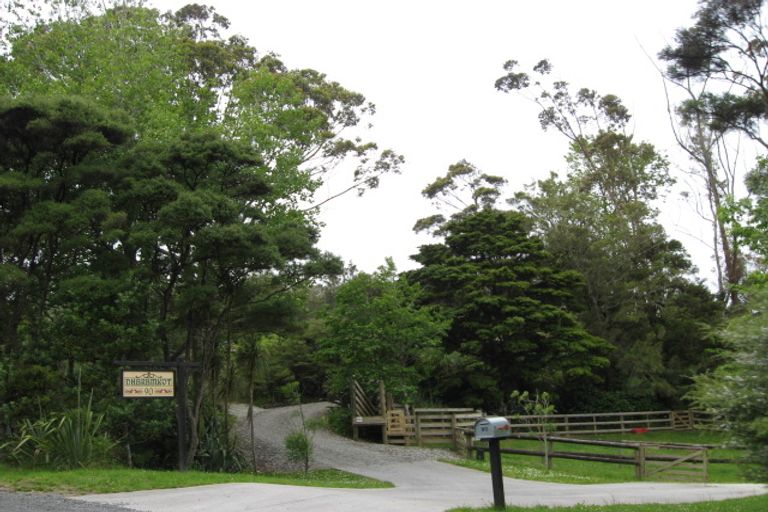 Photo of property in 90 Waikoukou Valley Road, Waimauku, 0882