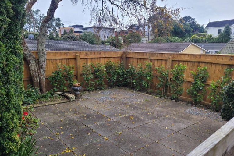 Photo of property in 33 Carrington Street, New Plymouth, 4310