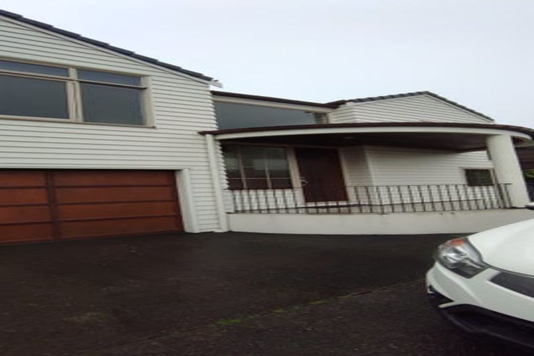 Photo of property in 1/170 East Coast Road, Forrest Hill, Auckland, 0620