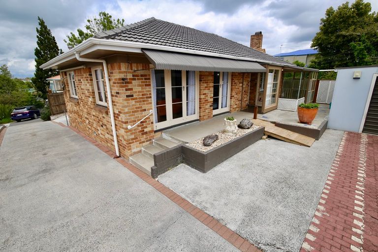 Photo of property in 166 Cambridge Road, Hillcrest, Hamilton, 3216