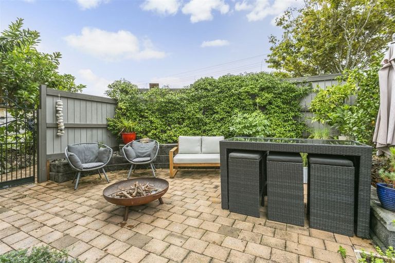 Photo of property in 1/51 East Coast Road, Milford, Auckland, 0620