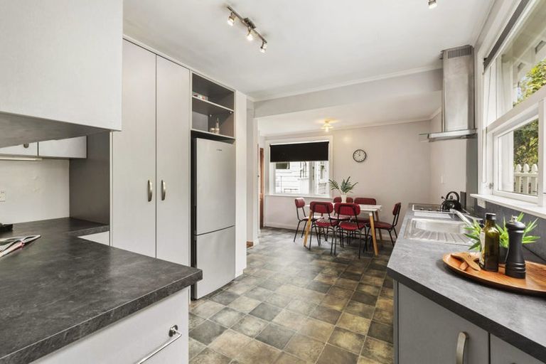 Photo of property in 35 Raroa Road, Kelburn, Wellington, 6012