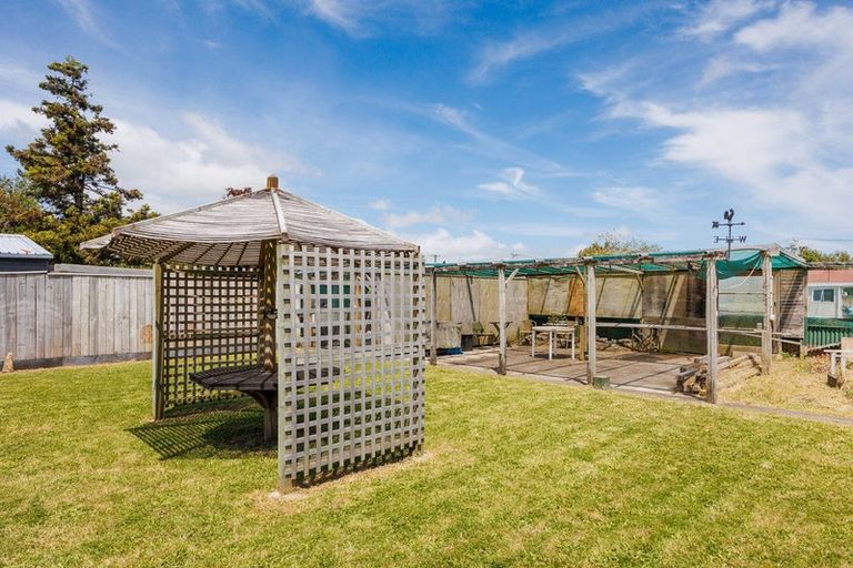 Photo of property in 30 Ngahina Street, Marton, 4710