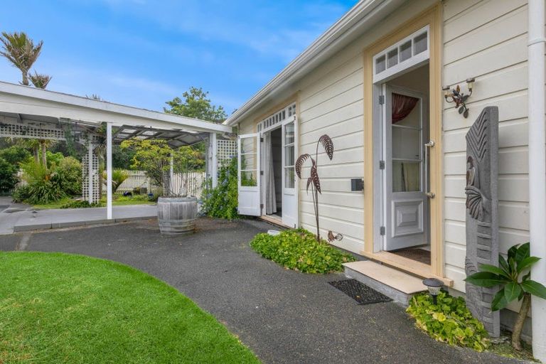 Photo of property in 17 Beresford Street, Russell, 0202