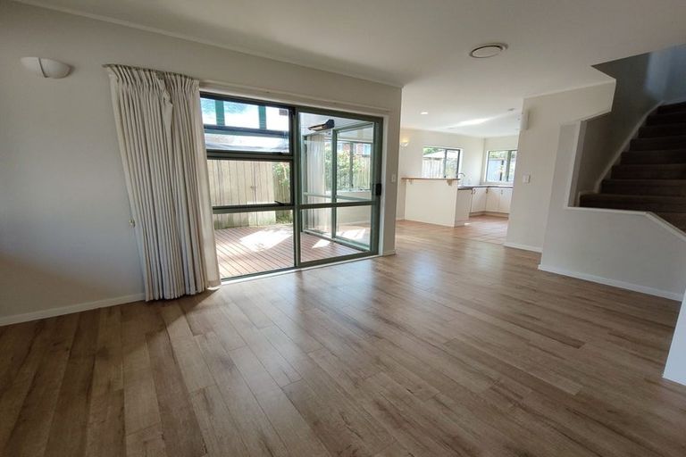 Photo of property in 19 Merriefield Avenue, Forrest Hill, Auckland, 0620