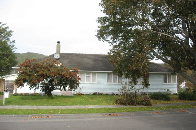 Photo of property in 2 Bush Street, Naenae, Lower Hutt, 5011