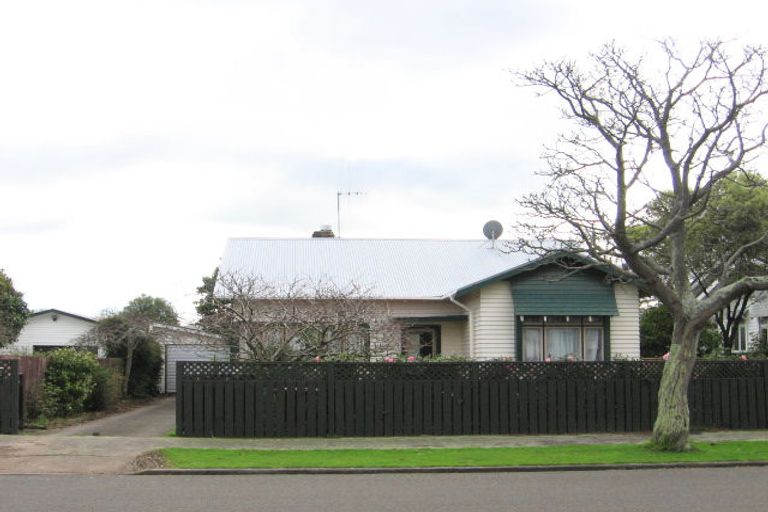 Photo of property in 37 Argyle Avenue, Takaro, Palmerston North, 4410