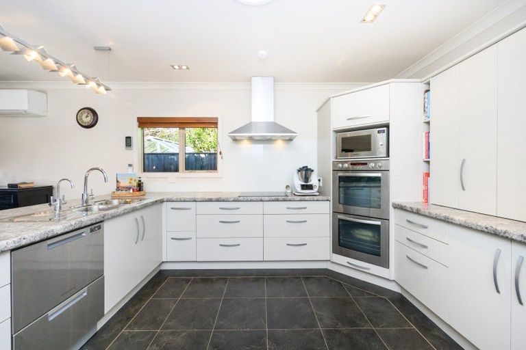 Photo of property in 14 Churchill Avenue, Hokowhitu, Palmerston North, 4410