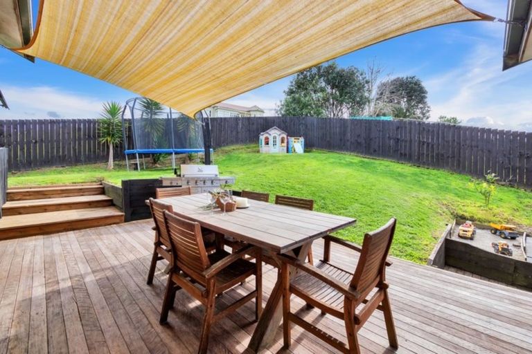 Photo of property in 15 Empressa Heights, Helensville, 0800