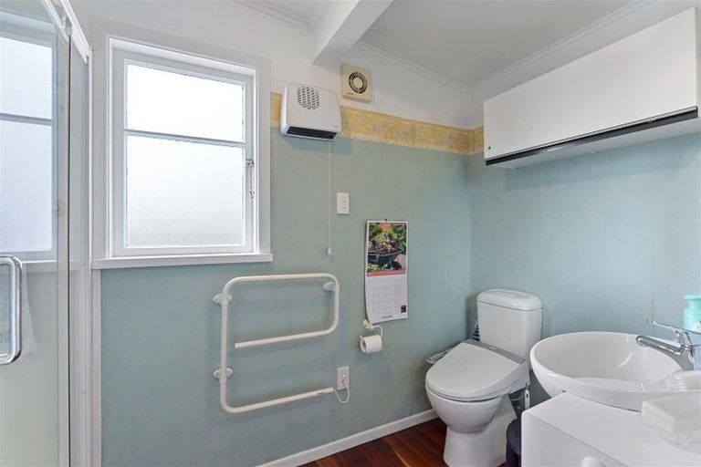 Photo of property in 6 William Street, Waikanae Beach, Waikanae, 5036