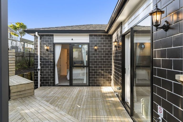Photo of property in 33 Farranfore Road, Opaheke, Papakura, 2113