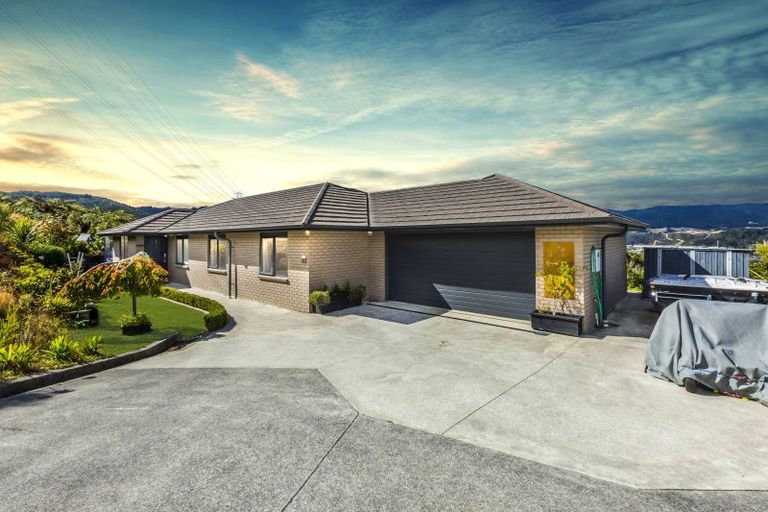 Photo of property in 23 Percy Kinsman Crescent, Riverstone Terraces, Upper Hutt, 5018