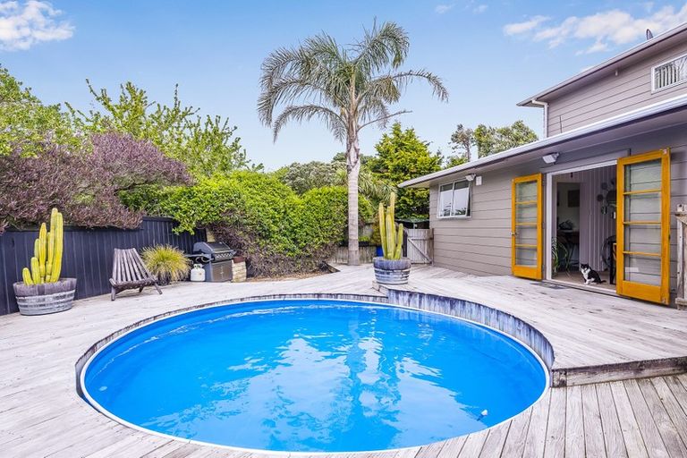 Photo of property in 10 Michael Road, Paraparaumu Beach, Paraparaumu, 5032