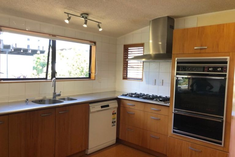 Photo of property in 16 Chestnut Grove, Maungaraki, Lower Hutt, 5010