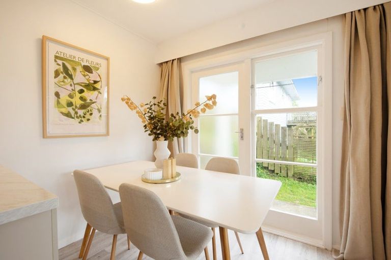 Photo of property in 135 Ruskin Road, Newlands, Wellington, 6037