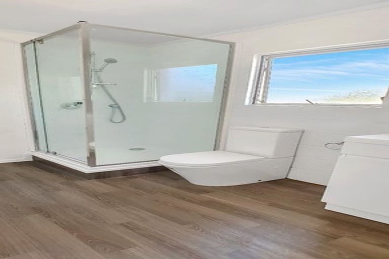 Photo of property in 15 Queen Mary Avenue, New Lynn, Auckland, 0600