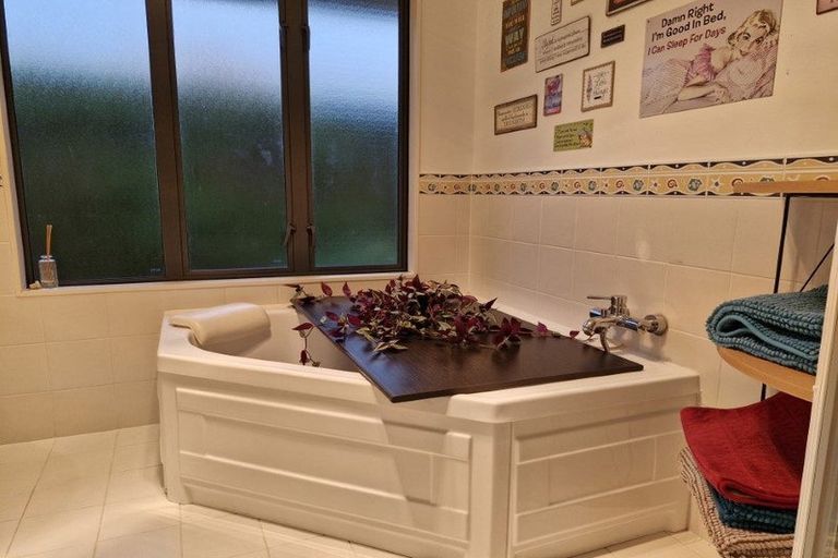 Photo of property in 11 Royal Heights, Glen Avon, New Plymouth, 4312