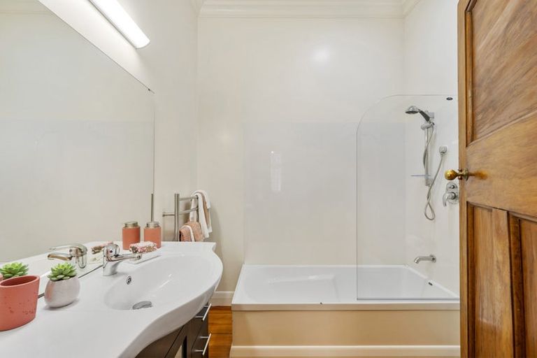 Photo of property in 18 Burnell Avenue, Thorndon, Wellington, 6011