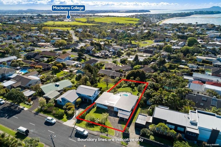 Photo of property in 156 Bleakhouse Road, Mellons Bay, Auckland, 2014