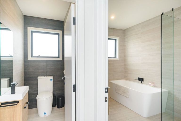 Photo of property in 18 Silkwood Place, Fitzherbert, Palmerston North, 4410