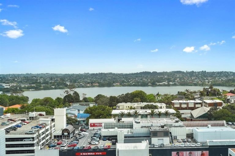 Photo of property in Sentinel Apartments, 1304/3 Northcroft Street, Takapuna, Auckland, 0622