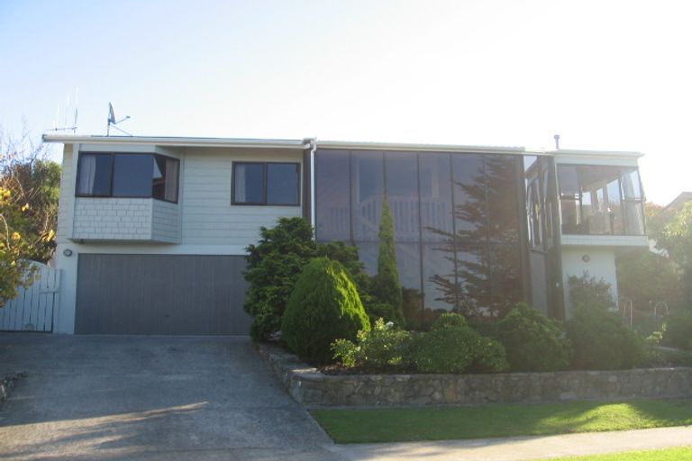 Photo of property in 16 Albatross Close, Whitby, Porirua, 5024
