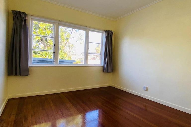 Photo of property in 3/2090 Great North Road, Avondale, Auckland, 0600