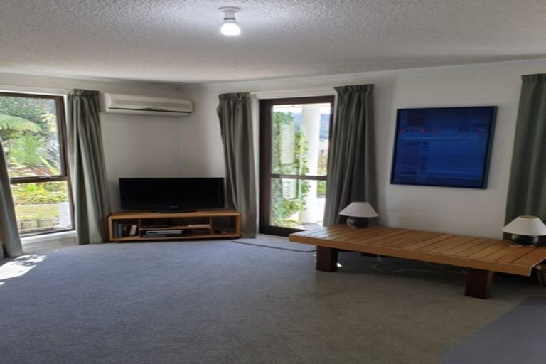 Photo of property in 20 Broadway, Picton, 7220