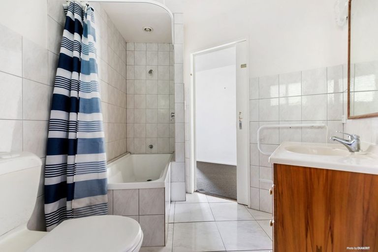 Photo of property in 96 Hadfield Street, Beach Haven, Auckland, 0626