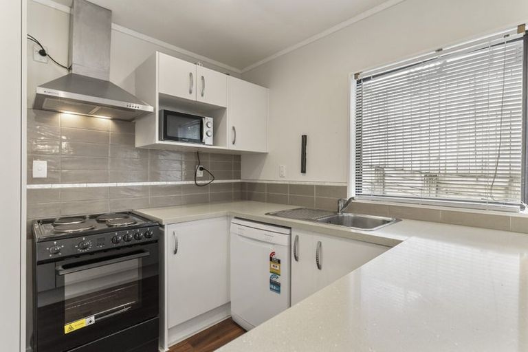 Photo of property in 2/18 Noeleen Street, Glenfield, Auckland, 0629