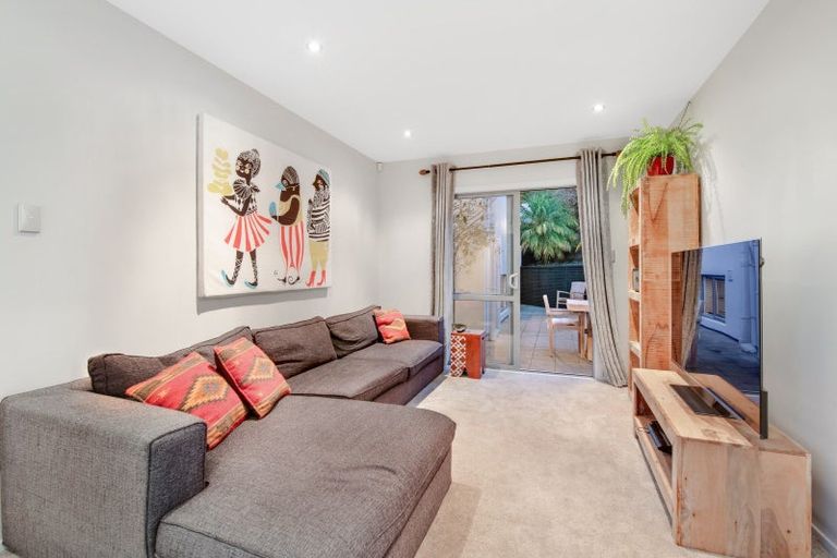 Photo of property in 115 Waldorf Crescent, Orewa, 0931