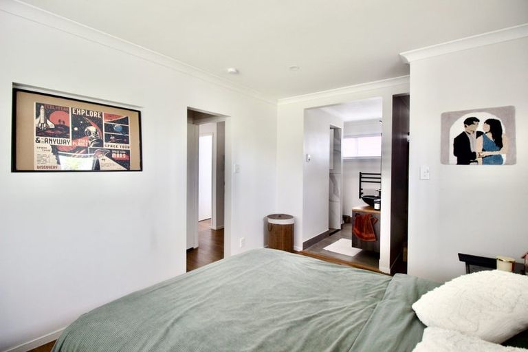 Photo of property in 5 Ngatoa Place, Glenfield, Auckland, 0629