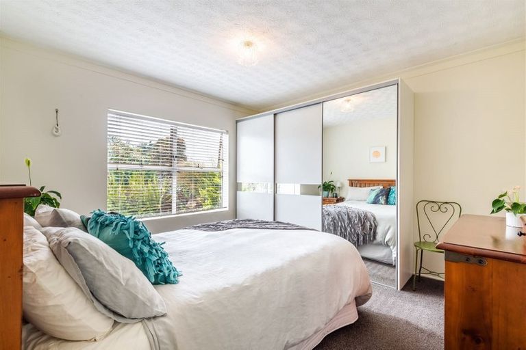 Photo of property in 2/70 Beresford Street, Bayswater, Auckland, 0622