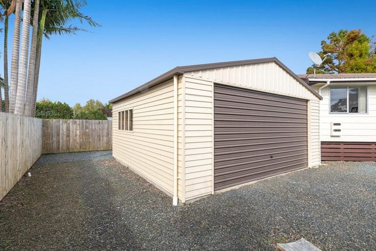 Photo of property in 2/26 Parakai Avenue, Parakai, 0830