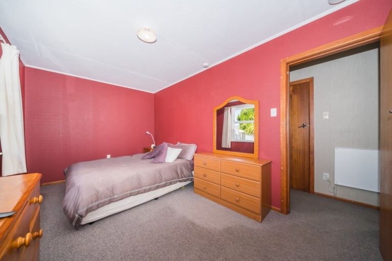 Photo of property in 36 Tararua Terrace, Cloverlea, Palmerston North, 4412