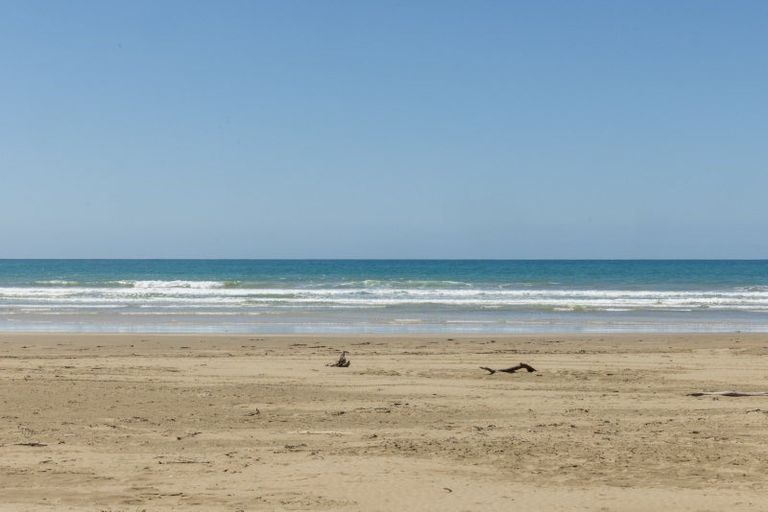 Photo of property in 68 Pourerere Road, Pourerere, Omakere, 4271