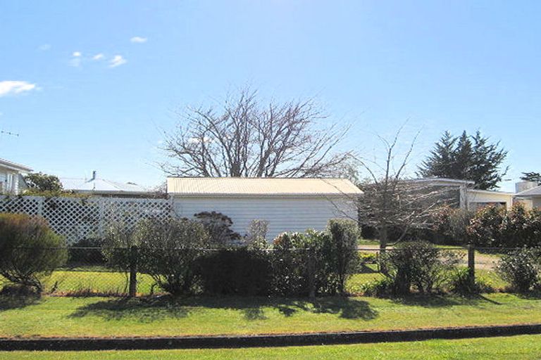 Photo of property in 8 Consitt Street, Takapau, 4203
