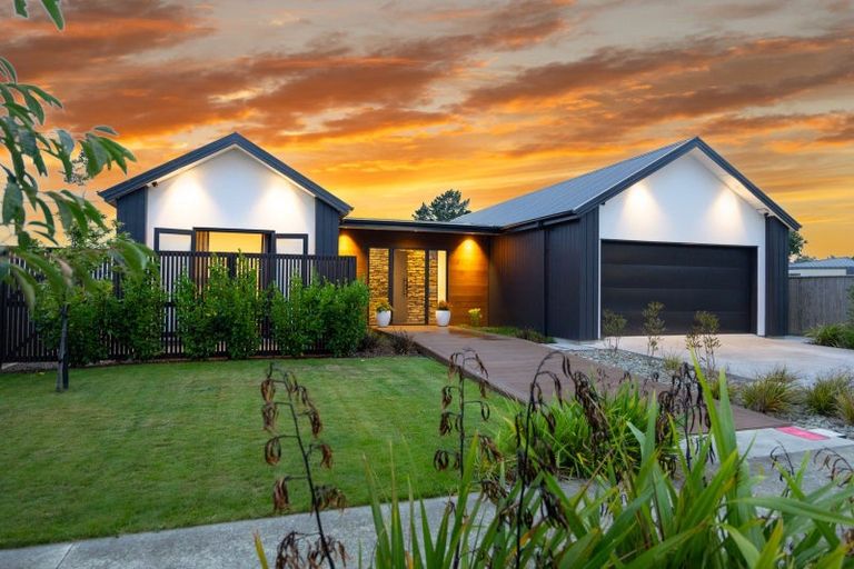 Photo of property in 11 Awanui Avenue, Hokowhitu, Palmerston North, 4410