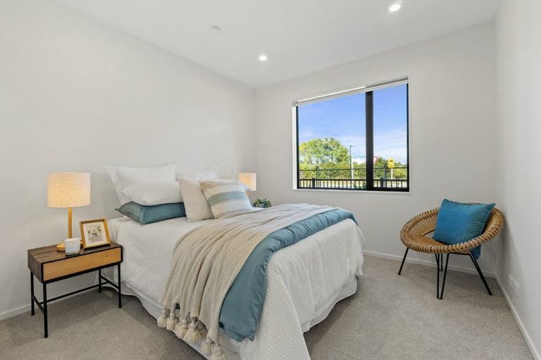 Photo of property in 6/18 Paraone Crescent, Takanini, 2112