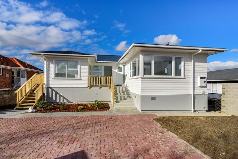 Photo of property in 3/4313 Great North Road, Glendene, Auckland, 0602