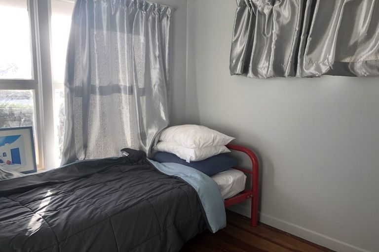 Photo of property in 2/581 East Coast Road, Browns Bay, Auckland, 0630