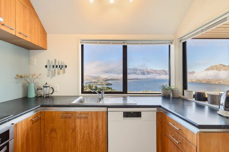 Photo of property in 110b Wynyard Crescent, Fernhill, Queenstown, 9300