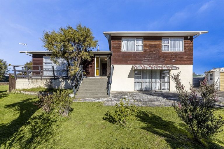 Photo of property in 16 Dunk Place, Milson, Palmerston North, 4414