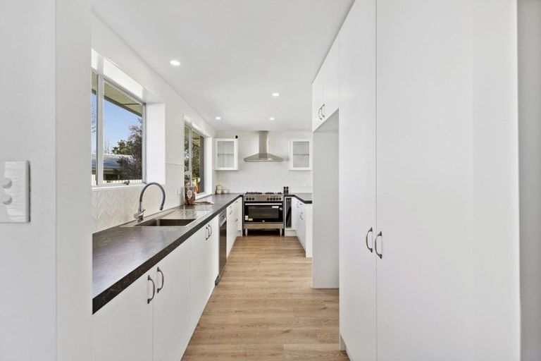 Photo of property in 10 Mckellar Place, Hornby, Christchurch, 8042