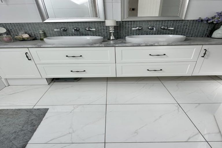 Photo of property in 20 Golf Road, Heretaunga, Upper Hutt, 5018