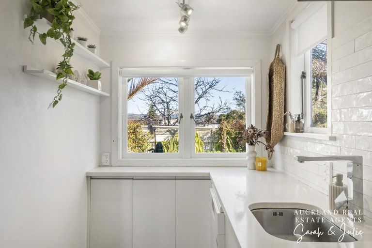 Photo of property in 422a Old Te Atatu Road, Te Atatu Peninsula, Auckland, 0610