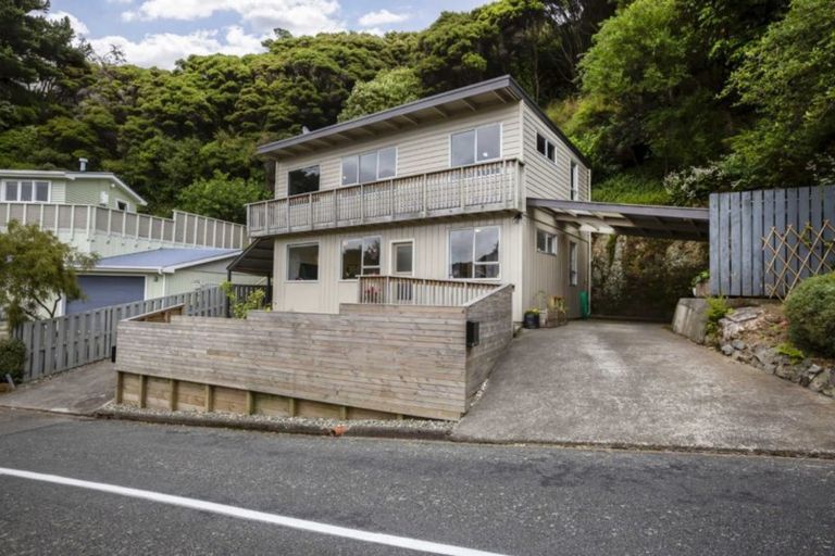 Photo of property in 2 Kenef Road, Paremata, Porirua, 5024