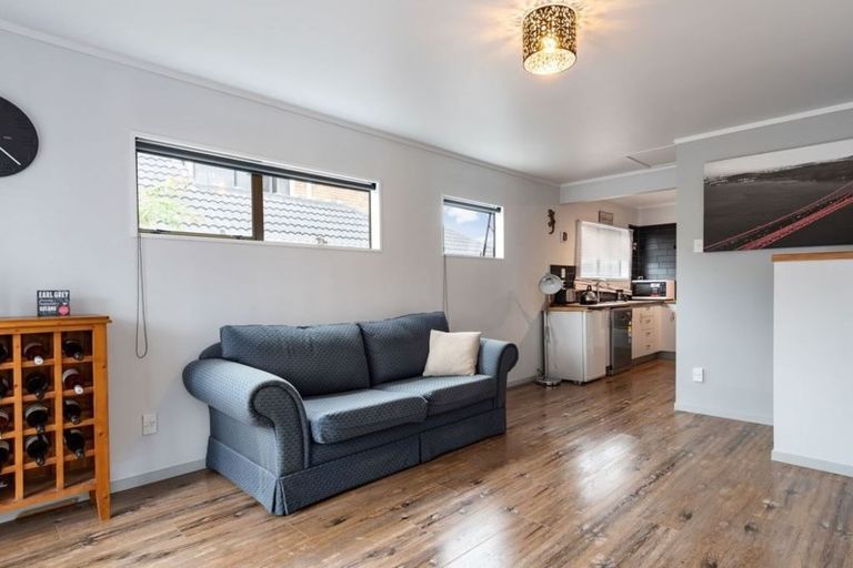 Photo of property in 100 Dickson Road, Papamoa Beach, Papamoa, 3118