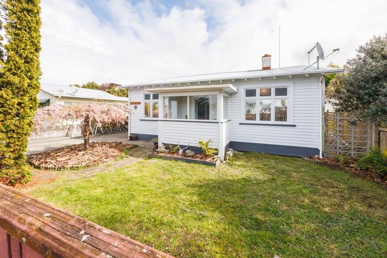 Photo of property in 42 Shamrock Street, Takaro, Palmerston North, 4412